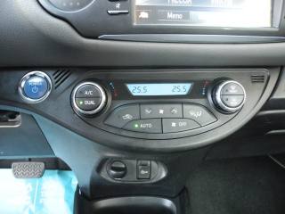 TOYOTA Yaris usata, con Luci diurne