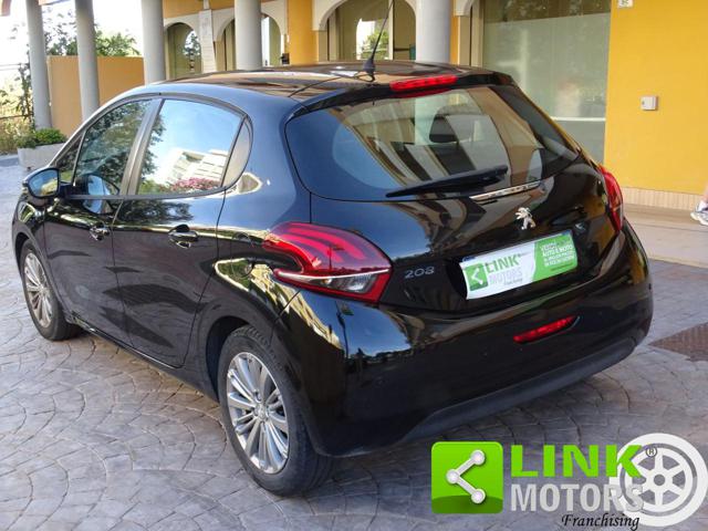 PEUGEOT 208 usata, con Autoradio
