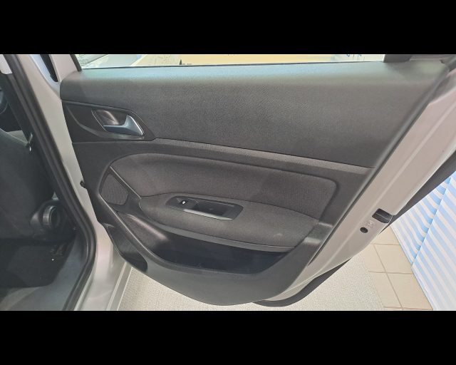PEUGEOT 308 usata, con Climatizzatore automatico, 2 zone