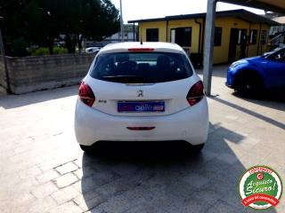 PEUGEOT 208 usata, con Autoradio