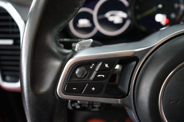PORSCHE Cayenne usata, con Apple CarPlay