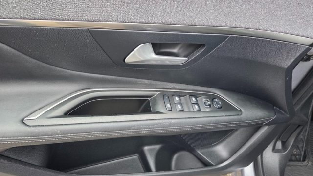 PEUGEOT 3008 usata, con Sistema di navigazione