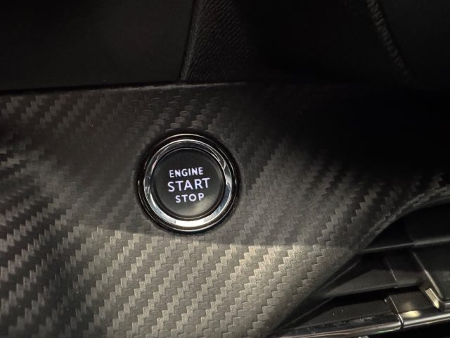PEUGEOT 2008 usata, con Park Distance Control