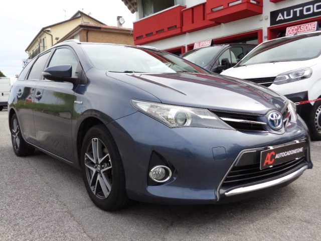 TOYOTA Auris usata, con Airbag