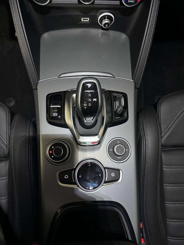 ALFA ROMEO Stelvio usata, con Sedile posteriore sdoppiato