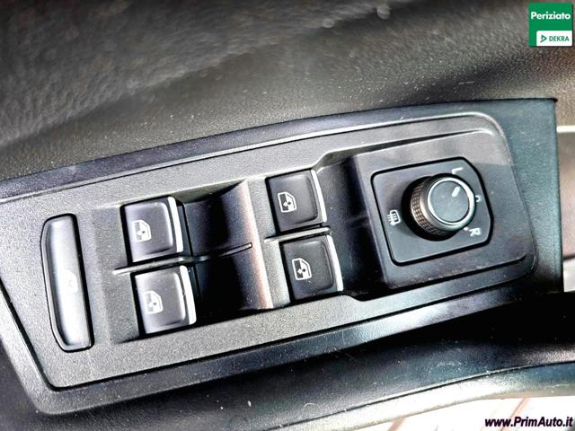 VOLKSWAGEN T-Roc usata, con USB