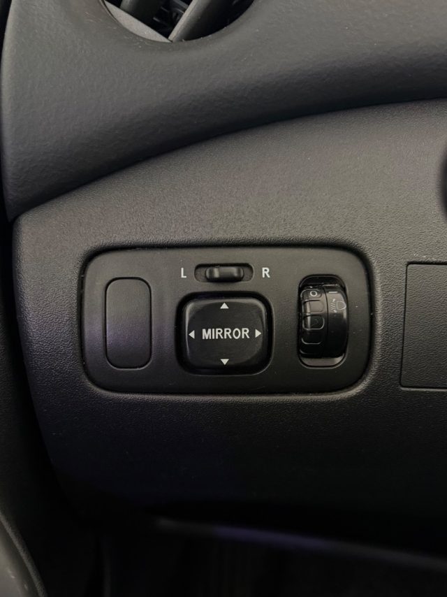 TOYOTA Yaris usata 3