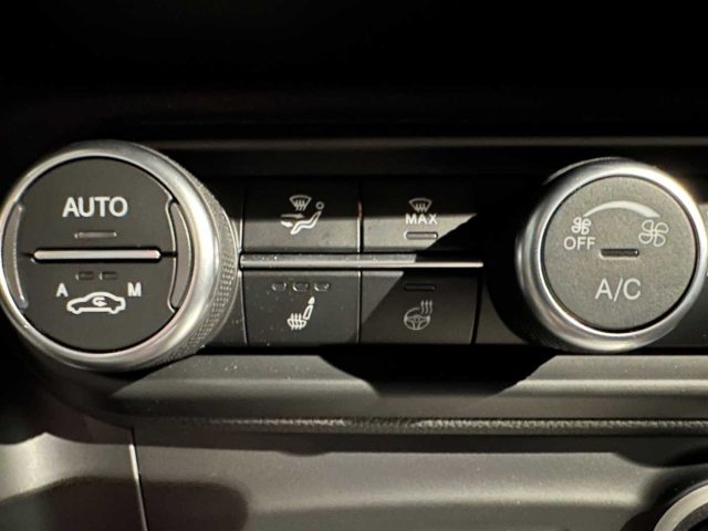 ALFA ROMEO Stelvio usata, con Autoradio digitale