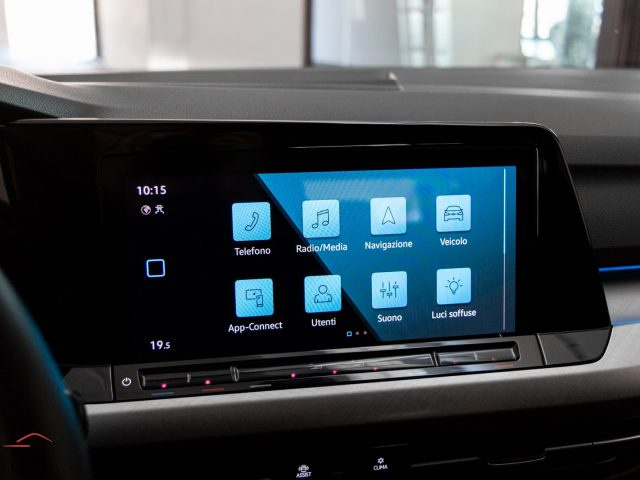 VOLKSWAGEN Golf Variant usata, con MP3