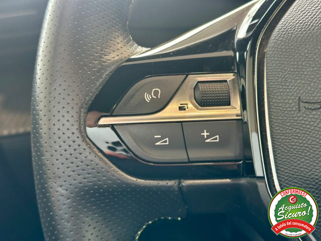 PEUGEOT 208 usata, con Sedile posteriore sdoppiato