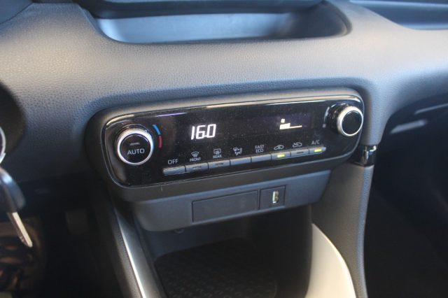 TOYOTA Yaris usata, con Specchietti laterali elettrici