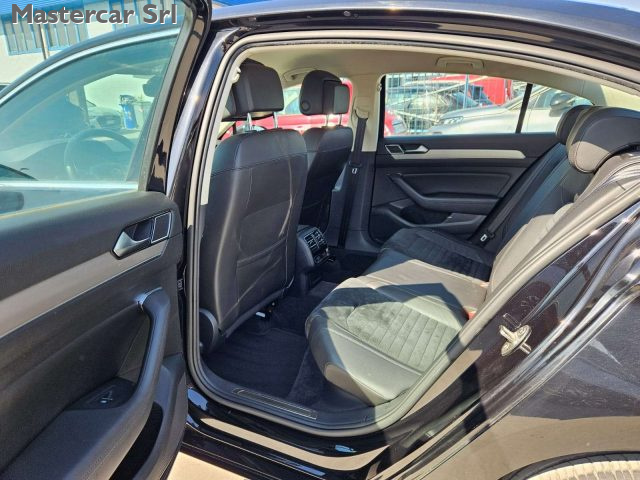 VOLKSWAGEN Passat usata, con Park Distance Control