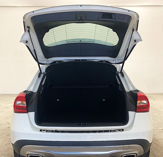 MERCEDES-BENZ GLA 200 usata, con Pneumatici estivi