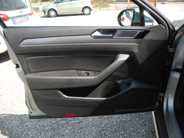 VOLKSWAGEN Passat Alltrack usata, con Schermo multifunzione interamente digitale