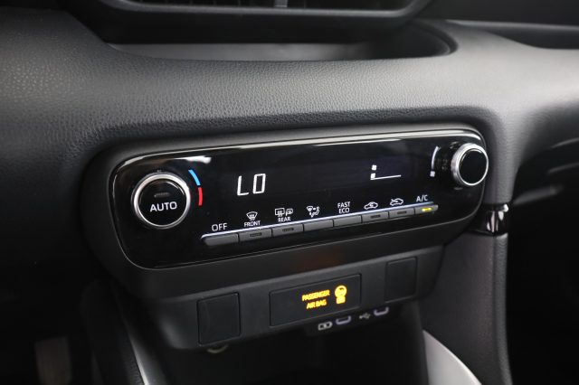 TOYOTA Yaris usata 8