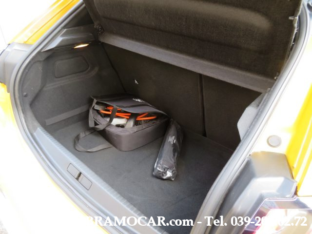PEUGEOT 208 usata, con Sedile posteriore sdoppiato