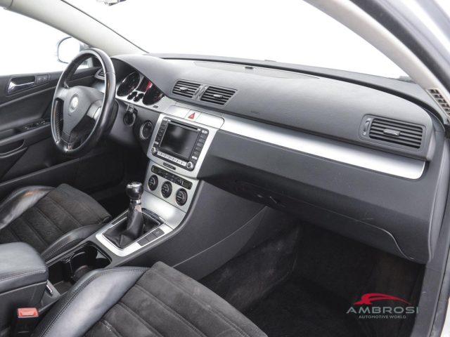 VOLKSWAGEN Passat usata 11