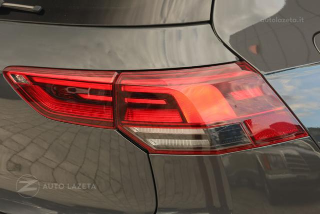 VOLKSWAGEN Golf usata, con USB