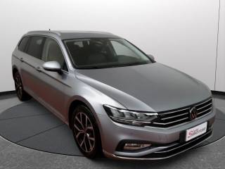 VOLKSWAGEN Passat Variant usata, con Airbag