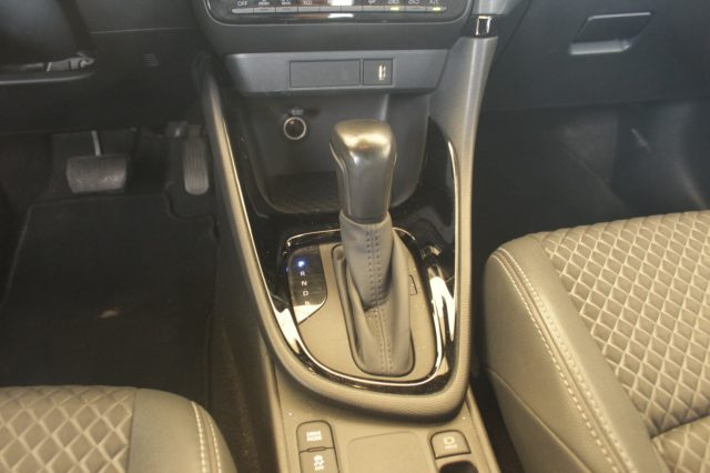TOYOTA Yaris usata, con Autoradio digitale