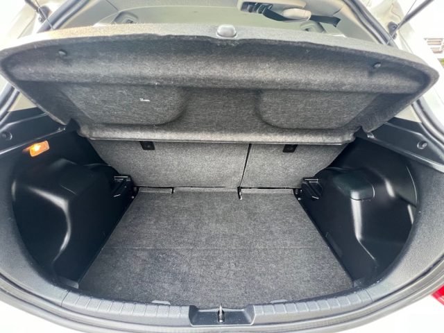 TOYOTA Yaris usata, con Autoradio digitale