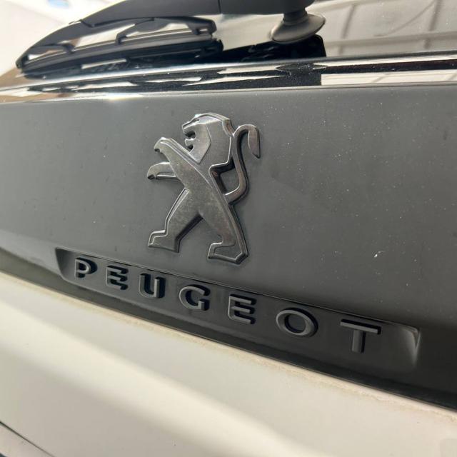 PEUGEOT 3008 usata, con Sensori di parcheggio posteriori