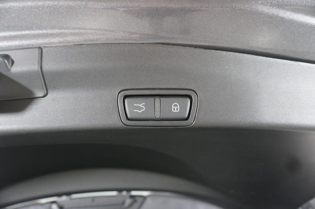 ALFA ROMEO Stelvio usata, con Sedile posteriore sdoppiato