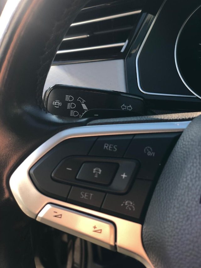 VOLKSWAGEN Passat Variant usata, con Volante in pelle