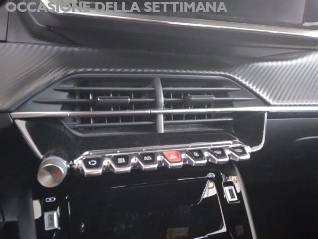 PEUGEOT 2008 usata, con Sensori di parcheggio posteriori