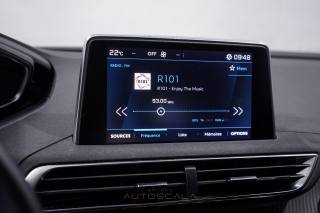 PEUGEOT 5008 usata, con Touch screen