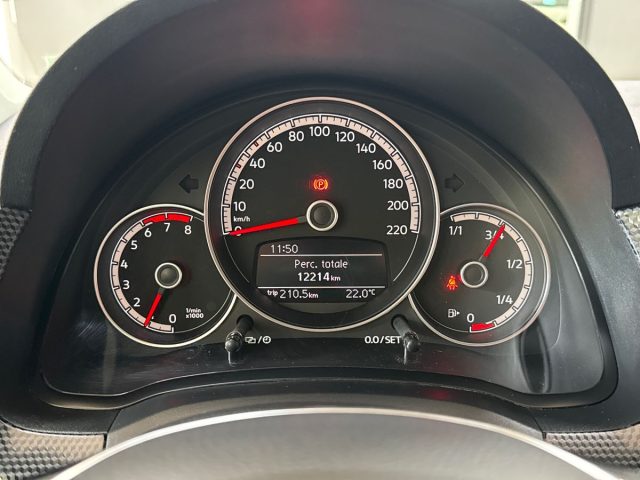 VOLKSWAGEN up! usata, con Autoradio digitale