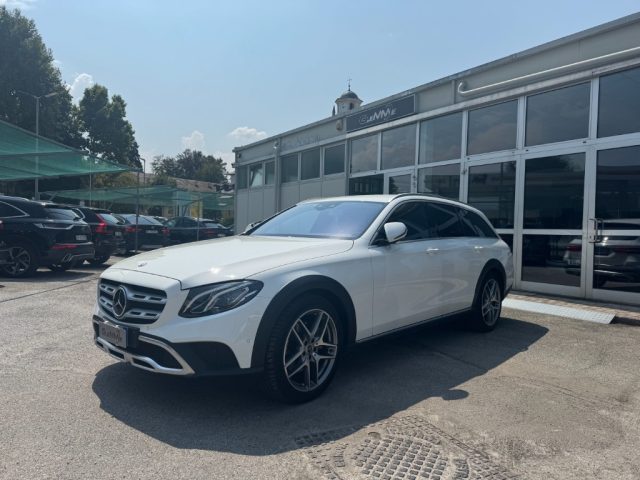 MERCEDES-BENZ E 220 usata, con Autoradio