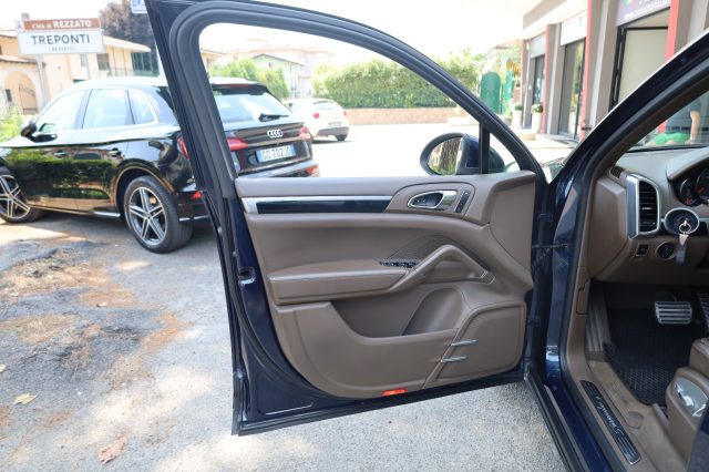 PORSCHE Cayenne usata, con Fari full-led