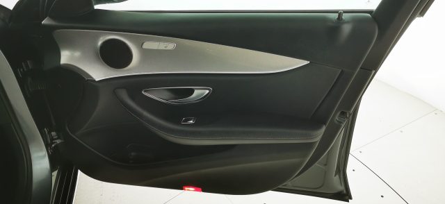 MERCEDES-BENZ E 220 usata, con USB