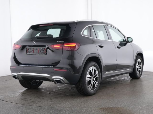 MERCEDES-BENZ GLA 220 usata, con Autoradio
