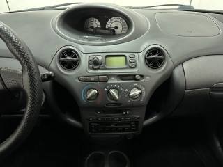 TOYOTA Yaris usata 19
