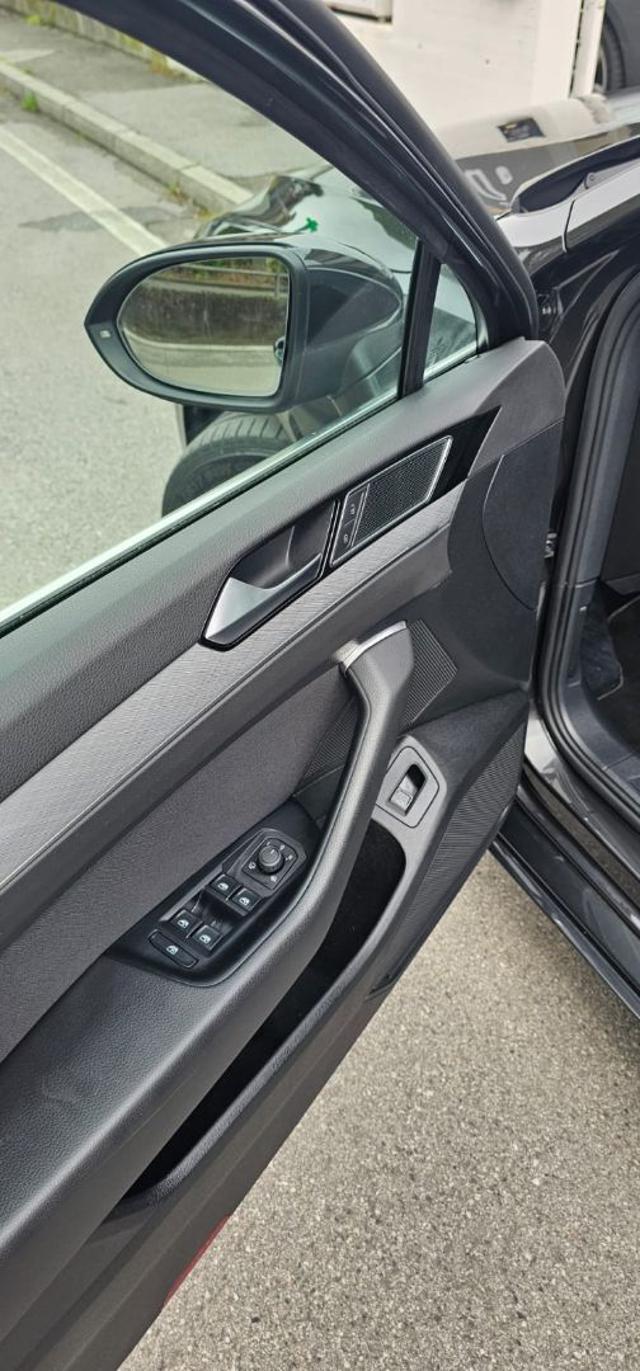 VOLKSWAGEN Passat Variant usata, con Climatizzatore