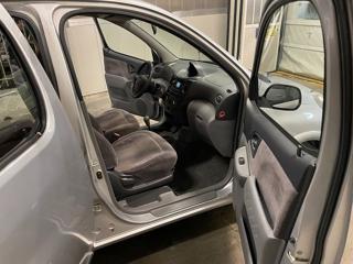 TOYOTA Yaris usata 17