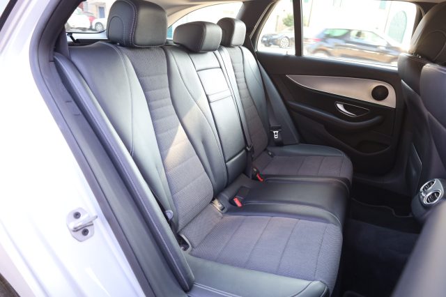 MERCEDES-BENZ E 220 usata, con Spoiler