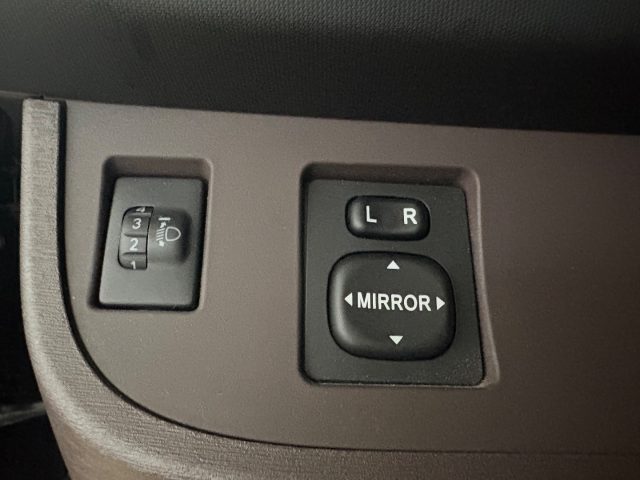 TOYOTA iQ usata, con Specchietti laterali elettrici