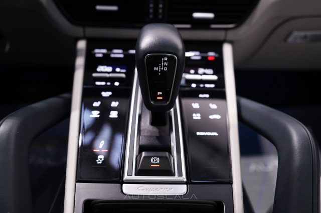 PORSCHE Cayenne usata, con Specchietti laterali elettrici