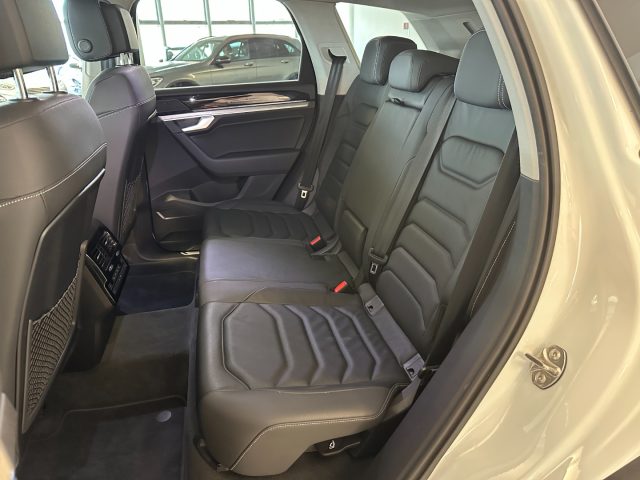 VOLKSWAGEN Touareg usata, con ESP