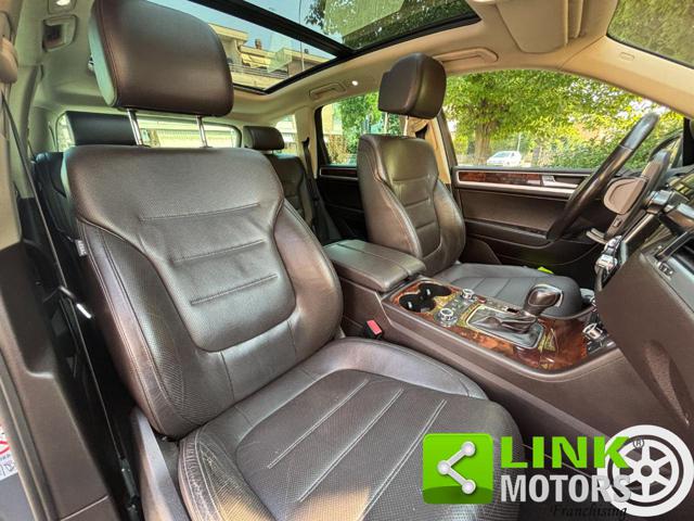 VOLKSWAGEN Touareg usata, con Park Distance Control