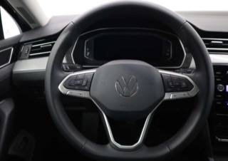 VOLKSWAGEN Passat Variant usata, con Park Distance Control