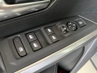 PEUGEOT 5008 usata, con Autoradio digitale