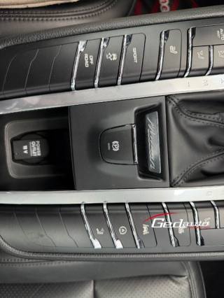 PORSCHE Macan usata, con USB