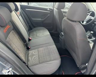 VOLKSWAGEN Golf usata, con Airbag testa