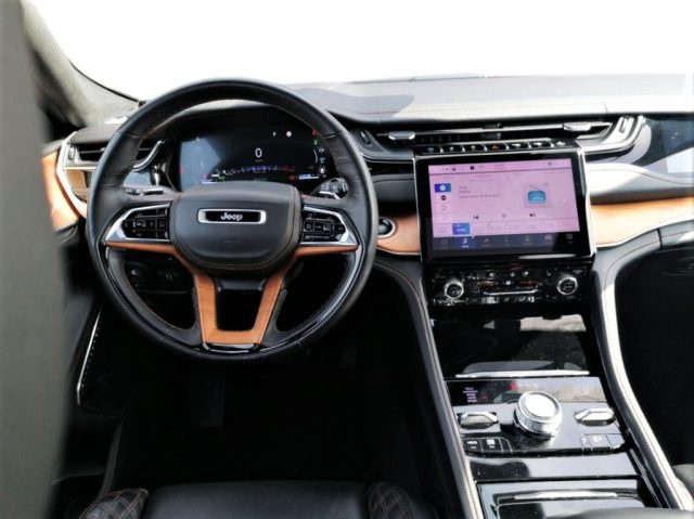 JEEP Grand Cherokee usata, con Autoradio