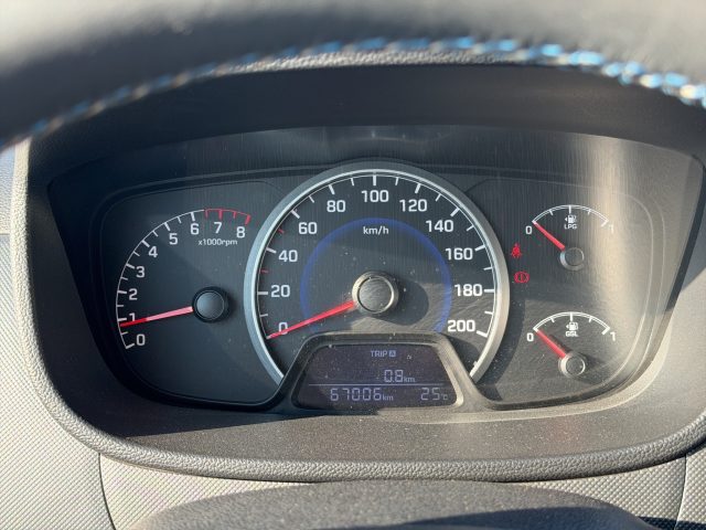 HYUNDAI i10 usata 14