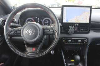 TOYOTA Yaris usata, con Fari LED